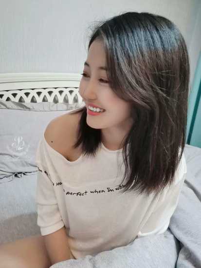 分享北土城纯正西藏姑娘，外表清秀斯文，床上战斗力量很强大